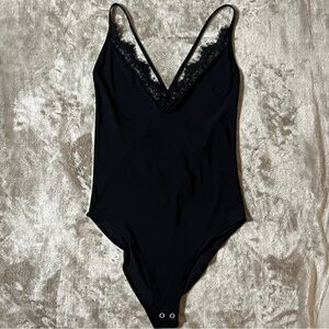 FOREVER 21 BLACK LACEY BODYSUIT